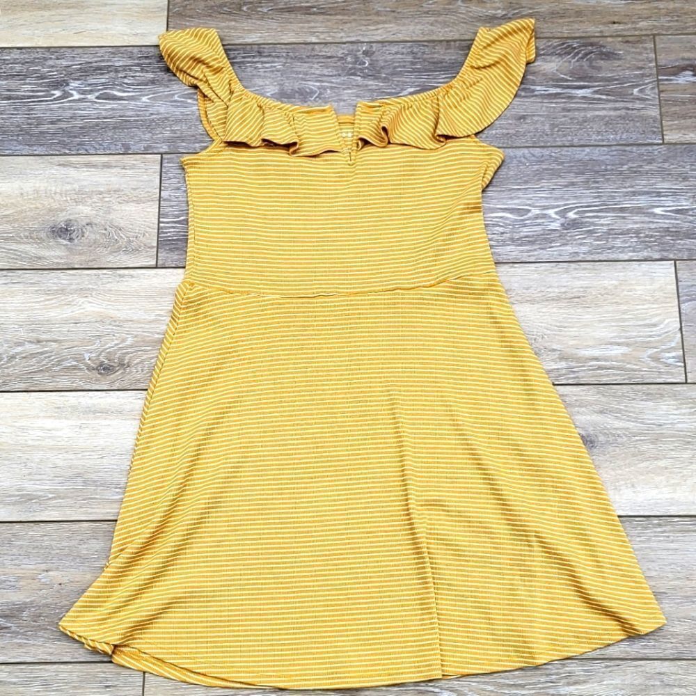 Striped Off-The-Shoulder V-Wire Fit & Flare Dress yellow and white